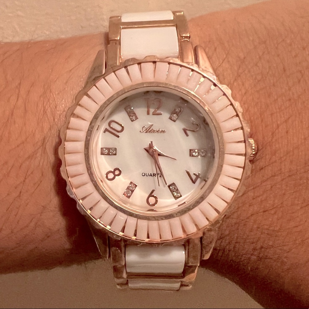 EUC White and blush/ rose gold women’s fashion watch.